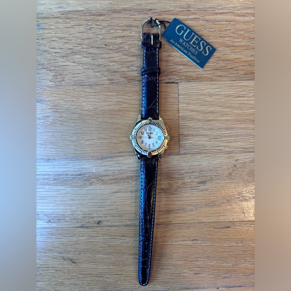 NWT(!) vintage late 1990s GUESS watch with leather band